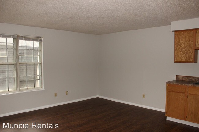 Building Photo - 1 br, 1 bath Apartment - 2600 W 12TH ST.