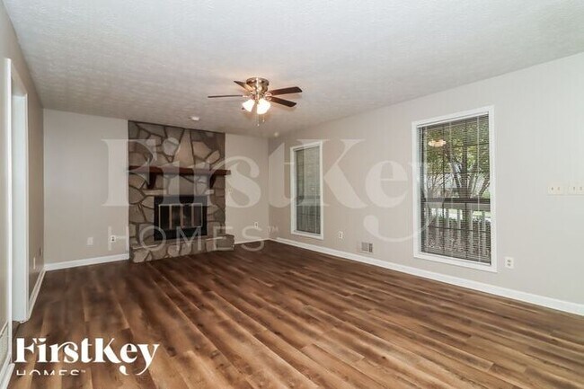 Foto del edificio - 84 Powder Creek Ct