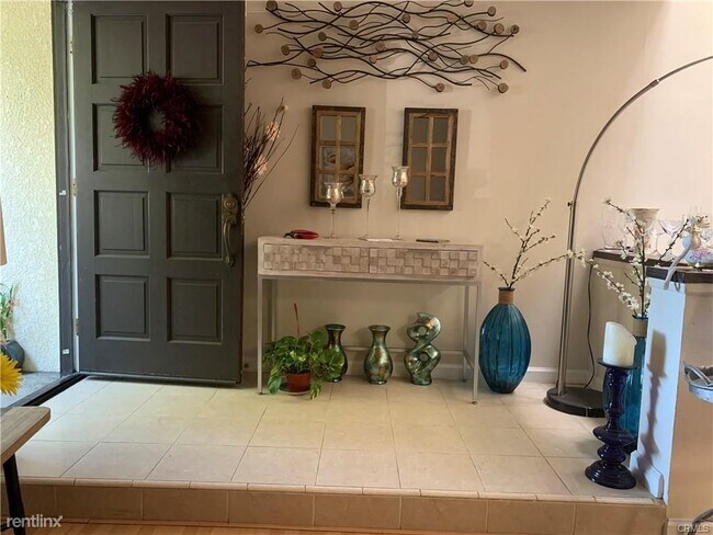 Foto del edificio - 3 br, 3 bath Townhome - 4432 Emerald St # 16