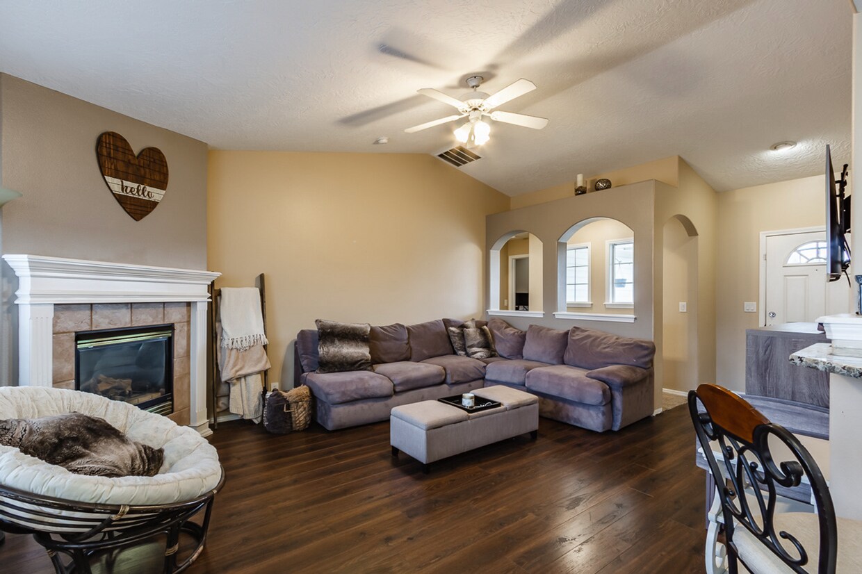 Foto principal - Modern and Updated 3bd/2b Home for Rent in...