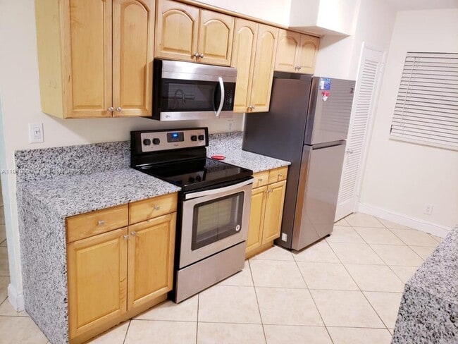 Photo - 1031 N 16th Ct House