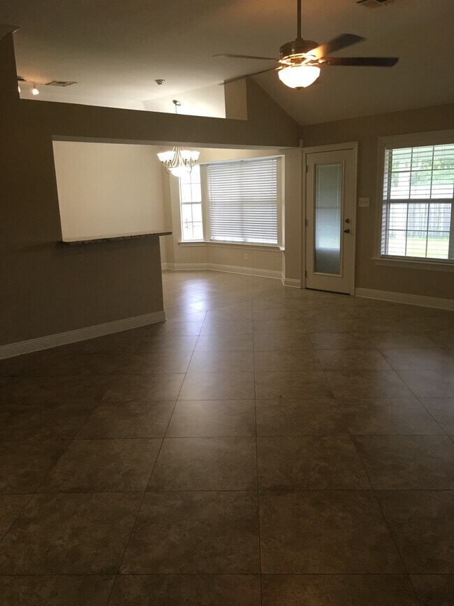 30 Ridgewood Dr, Laplace, LA 70068 House Rental in Laplace, LA