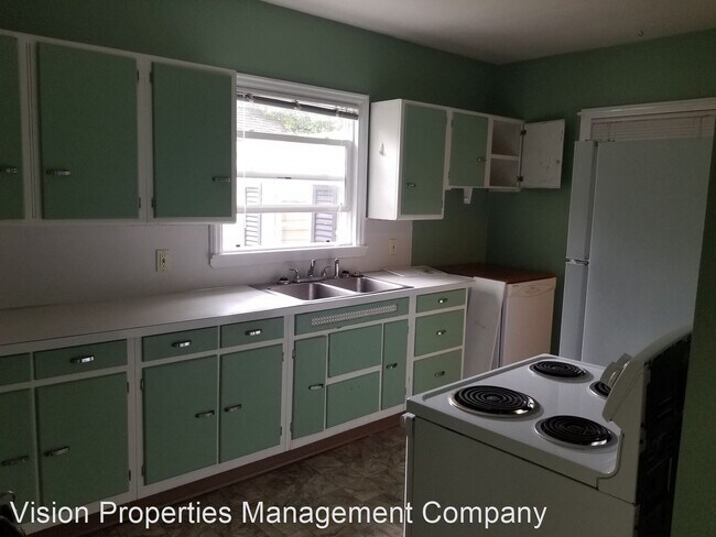 Building Photo - 4 br, 2 bath House - 1413 Calihan Ave NE