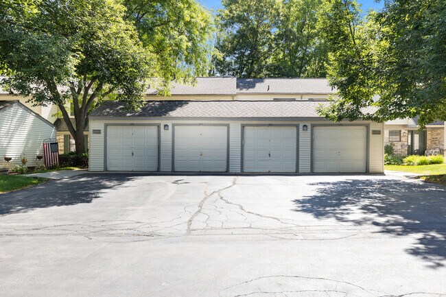 Foto del edificio - 3819 Greenleaf Cir