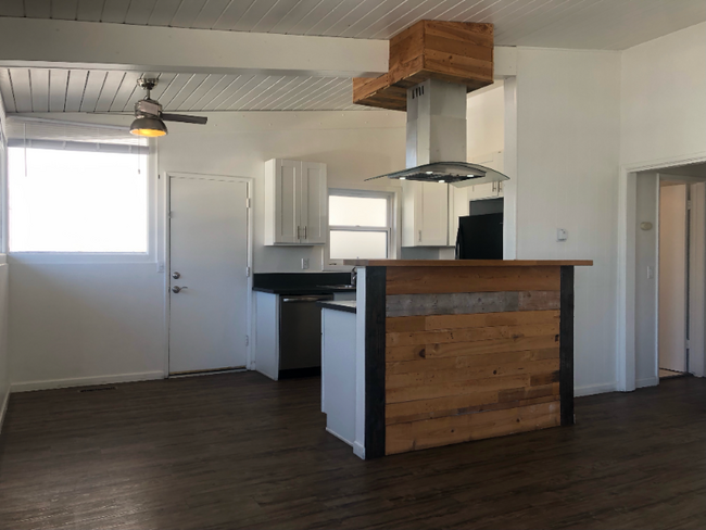 Building Photo - 205 W Mariposa