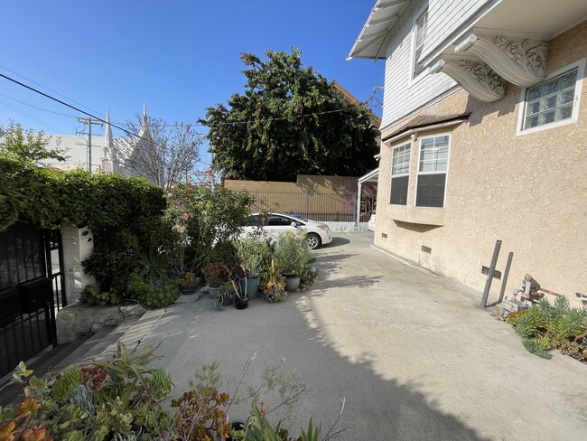 Inside Enclosed Patio Entrance - 116 N Union Ave