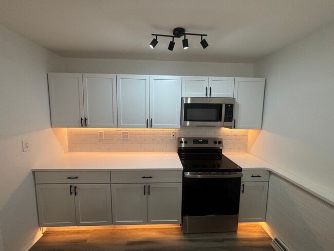 Building Photo - Summit Street Duplexes