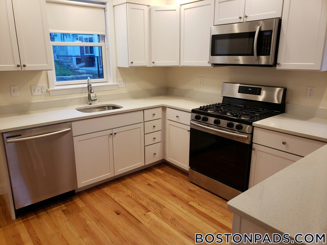Foto principal - 96 Waumbeck St
