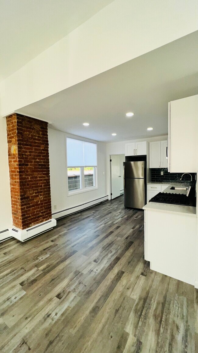 Kitchen - 5406 Kennedy Blvd W