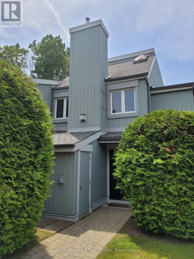 Photo du bâtiment - 100 Fairway Crescent