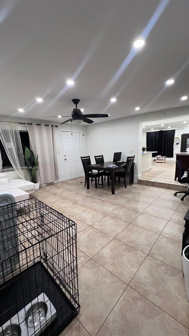 Foto del edificio - 245 NW 117th St