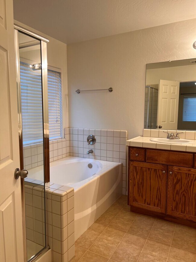 Foto del edificio - 1003 W Westmont Ct