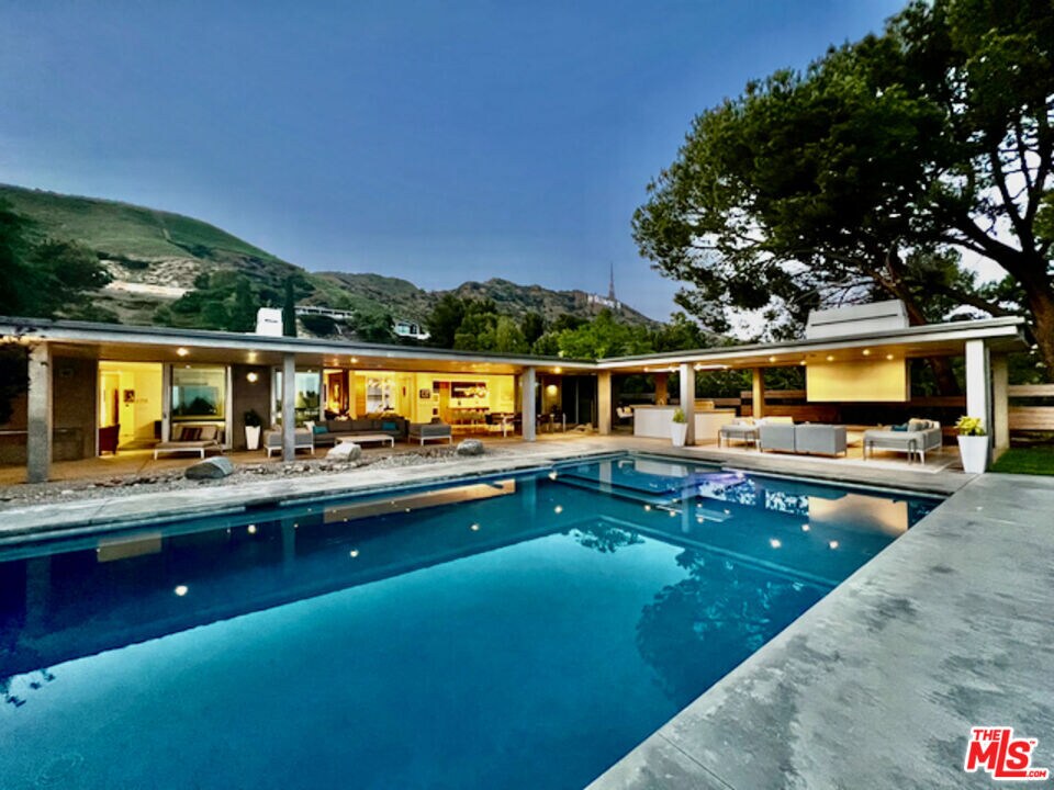 Primary Photo - 2641 Lake Hollywood Dr