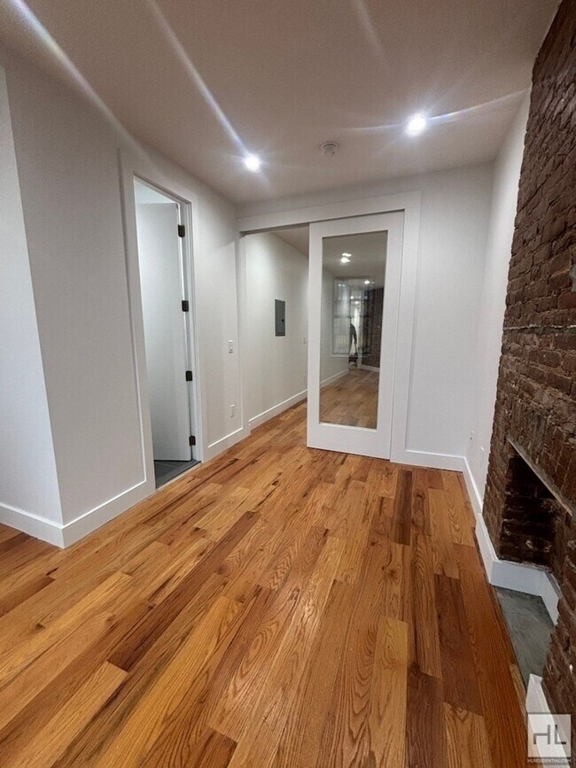 Foto del edificio - PROSPECT PLACE / Spacious Crown Heights Renovated 3-Bed 2-Bath / No Fee