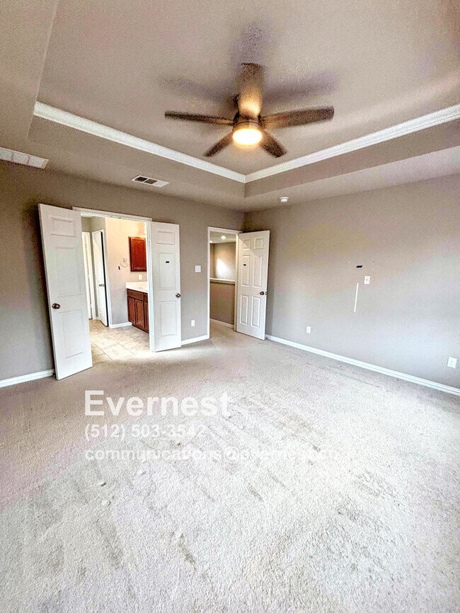 Building Photo - 3-Bedroom Home with Modern Amenities / Pet...