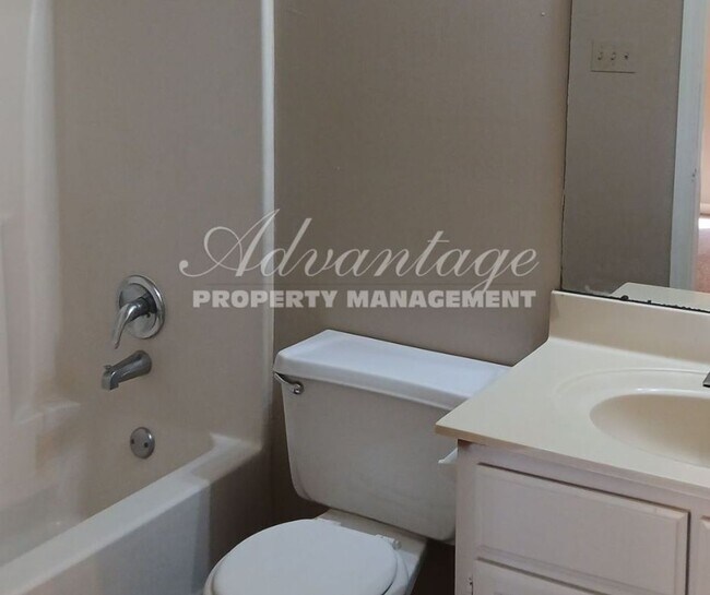 Foto del edificio - Charming 3 bedroom 2 bathroom home in Raga...
