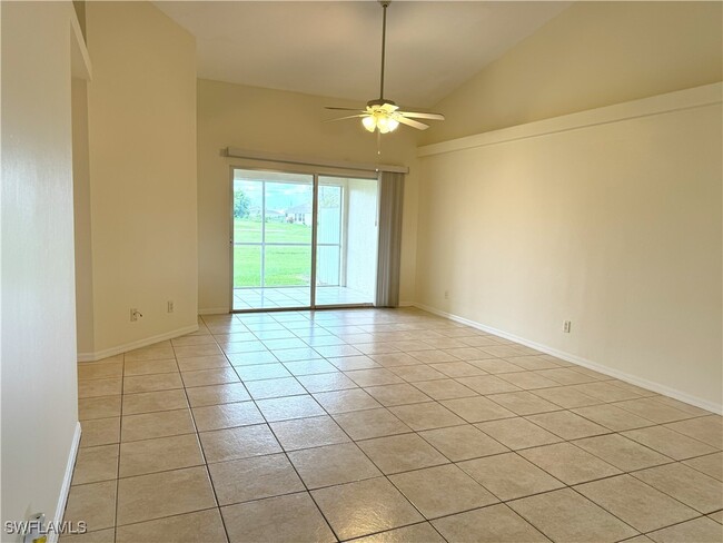 Foto del edificio - 832 Diplomat Pkwy E