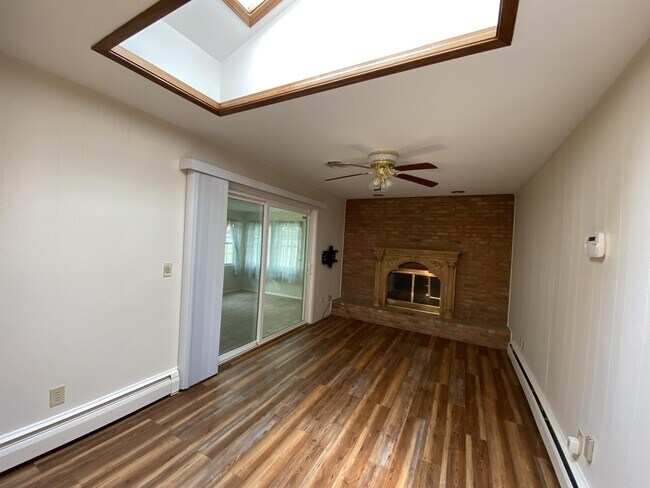 Building Photo - 275 Orchard Dr