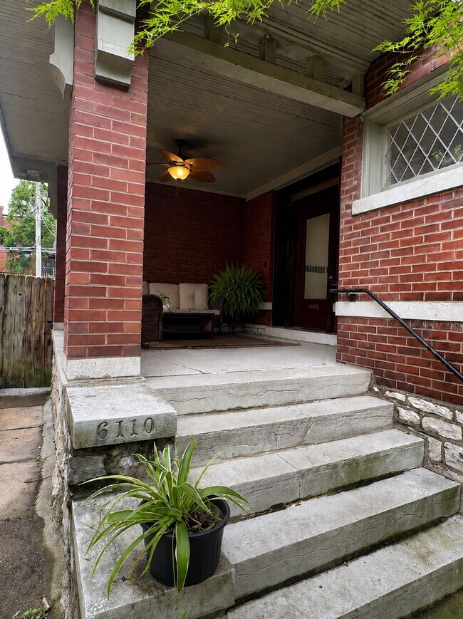 Foto del edificio - 6110 Waterman Blvd