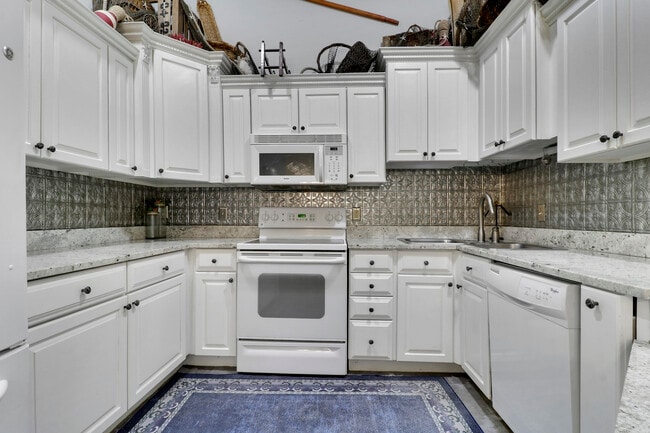 Building Photo - 6520 Chasewood Dr