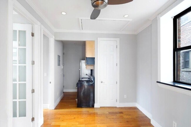Living room - 235 E 35th St