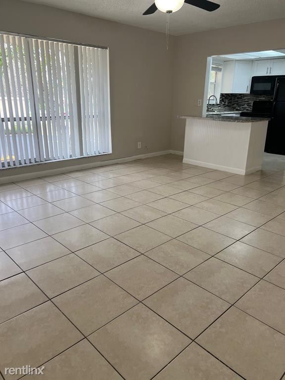 Building Photo - 3 br, 2 bath House - 4850 NE 5th Ave # 315