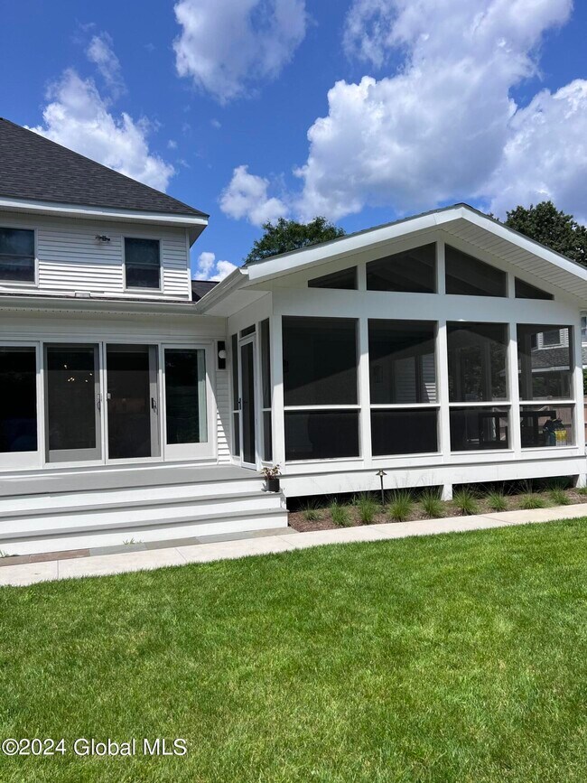 Building Photo - 27 Evergreen Dr