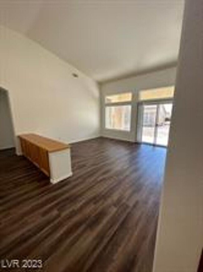 Foto del edificio - Charming 3-Bedroom Home in a Beautiful 55+...