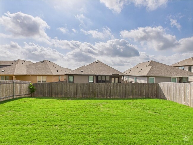 Foto del edificio - 8107 Philbrook Dr