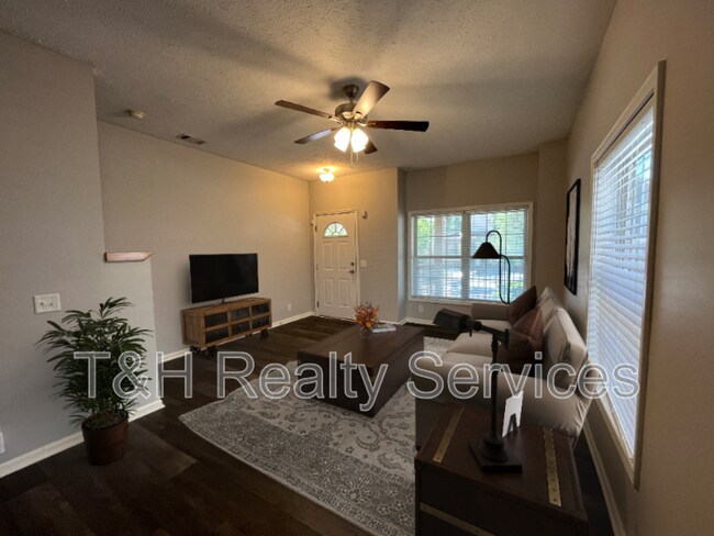 Building Photo - 1418 E New York St