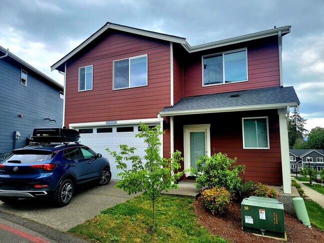 Building Photo - Bright and spacious 3 bed in a convenient ...