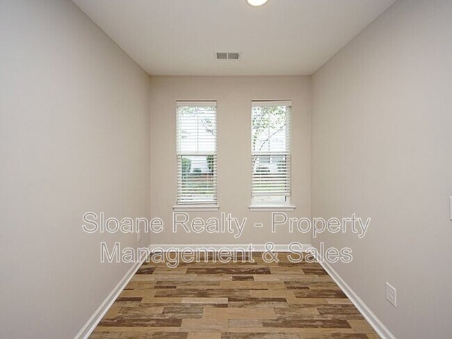 Building Photo - 557 Truman Dr