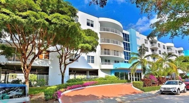 Building Photo - 1555 N Treasure Dr