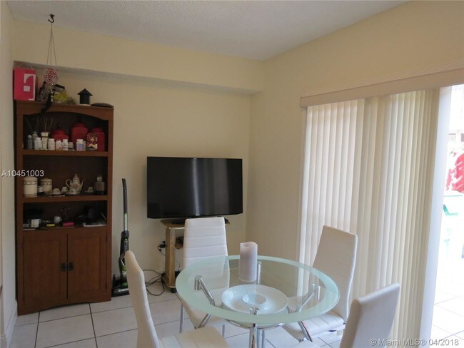 Foto del edificio - 1819 SW 107th Ave