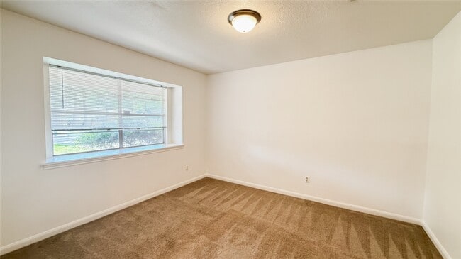 Building Photo - 18010 Blundell Dr