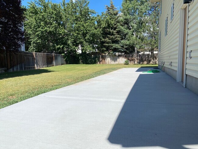 Building Photo - 106 W 1640 N