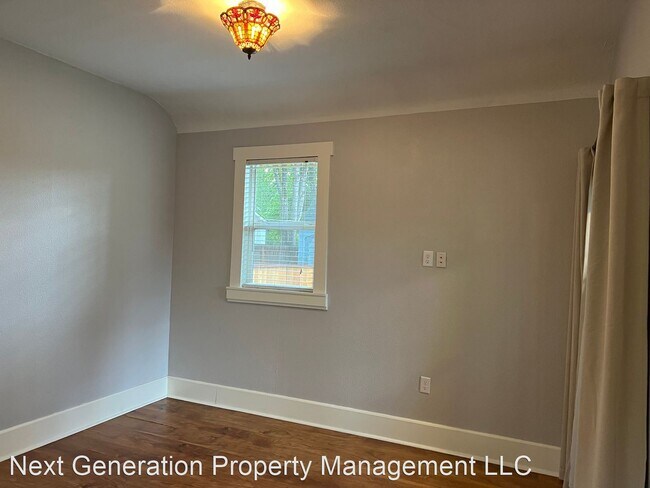 Building Photo - 2 br, 1.5 bath House - 525 F St.