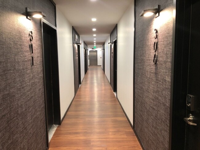 Interior Photo - 9 E. Mount Royal