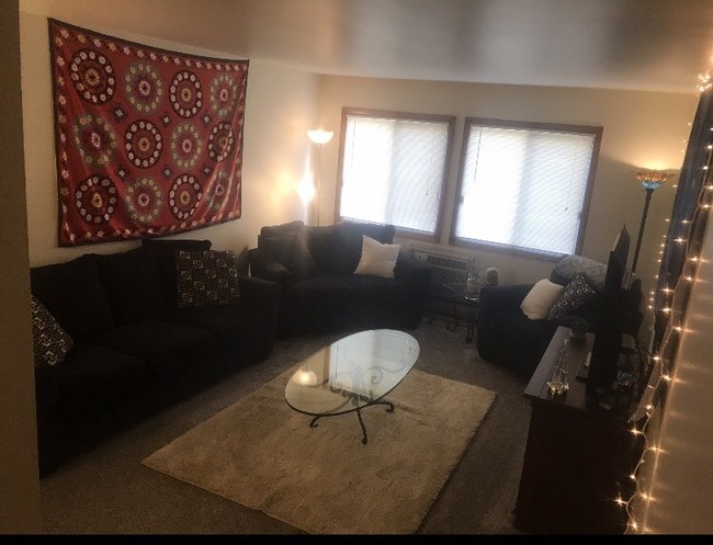 CH Livingroom - Carriage Hills Apartments