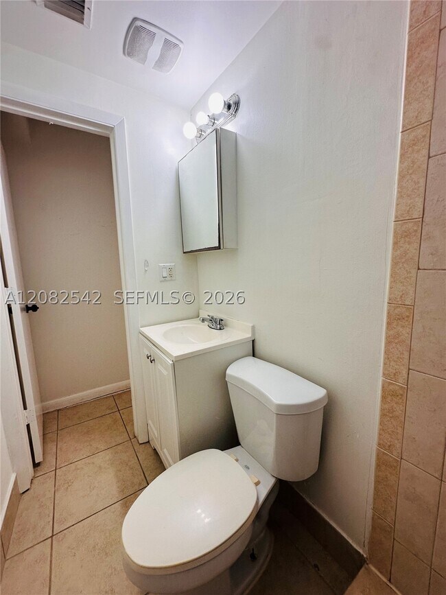 Foto del edificio - 573 NE 82nd St