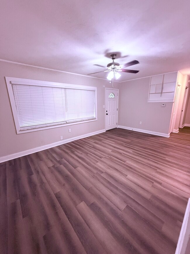 Foto del edificio - 811 S Lone Oak Dr