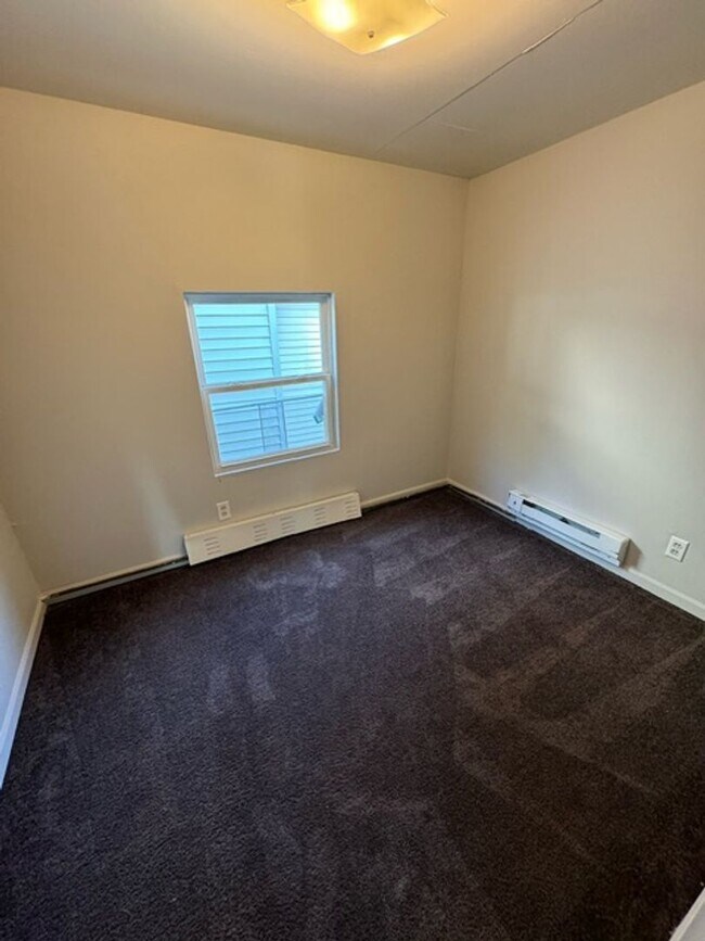 Building Photo - 1916 W Main St