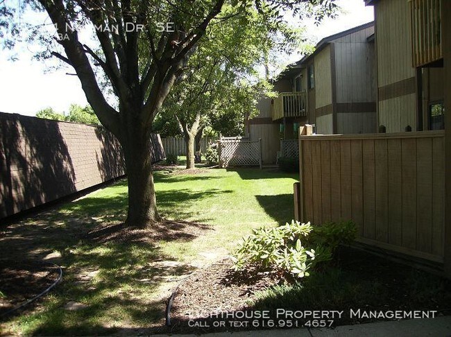 Building Photo - Two Bedroom Condo in Southeast Grand Rapids
