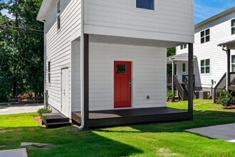 Building Photo - 1749 Crest Rd