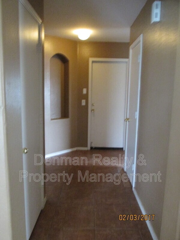 Building Photo - 1124 E Maddison St