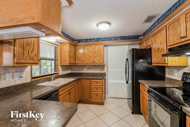 Foto del edificio - 17440 Lebanon Rd