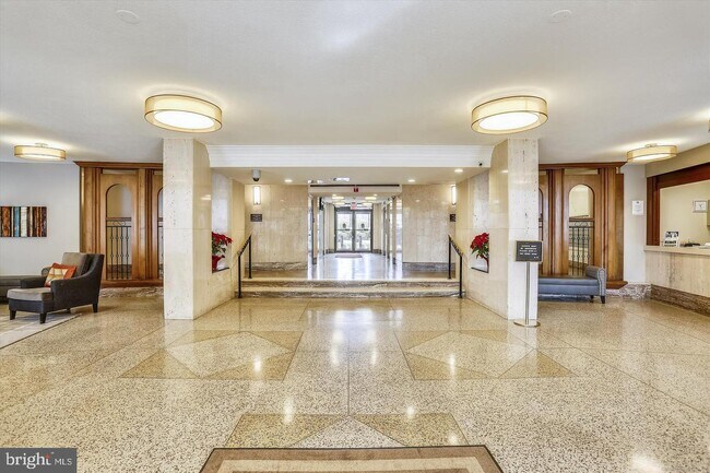 Foto del edificio - 1121 University Blvd W