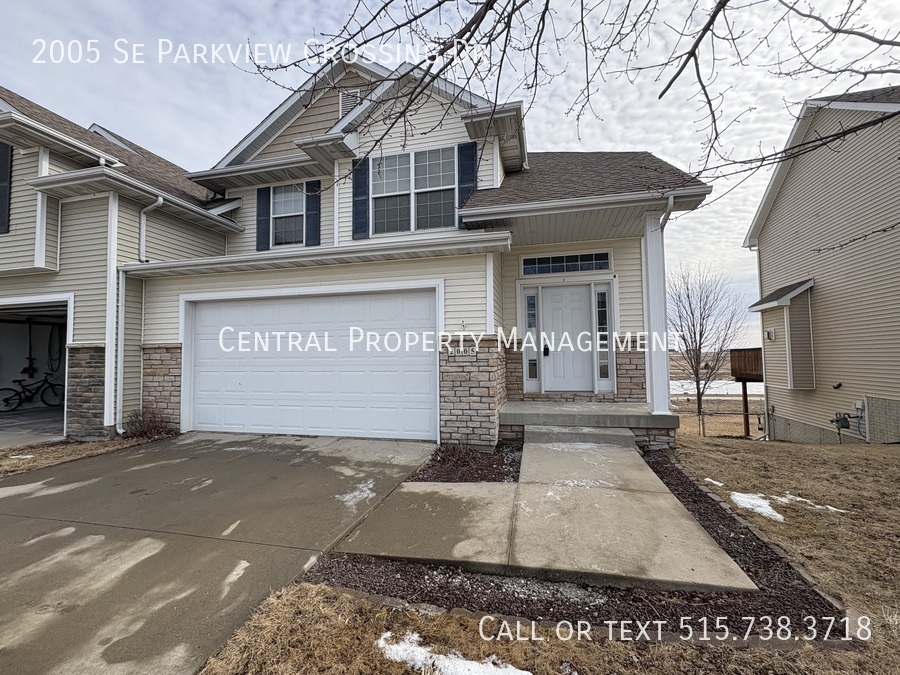 Foto principal - Beautiful 4bdrm single family twin home