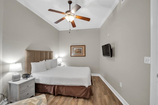 Building Photo - 13941 Clubhouse Dr