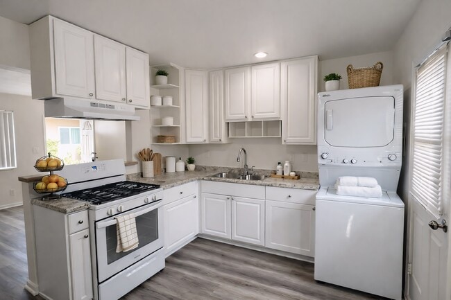 Building Photo - 45225 Sunset Ln